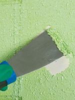 Как убрать краску со стен? 