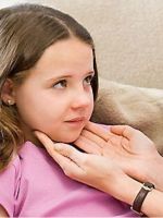 Чем лечить горло у ребенка?