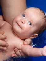 Как часто купать новорожденного?