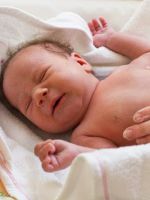 Как обрабатывать пупок новорожденного?