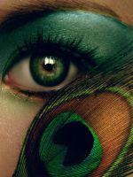 Как подчеркнуть зеленые глаза?