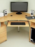 Малогабаритный компьютерный стол