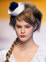Ободок-шляпка - аксессуар для элегантных женщин