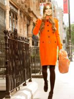 Оранжевое пальто 