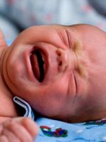 Почему новорожденный плачет?