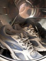 Как постирать кроссовки в стиральной машине?