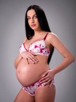 Растяжки на груди при беременности