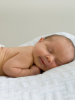 Уход за новорожденным  - мифы и реальность