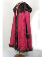 Женское пальто с пелериной
