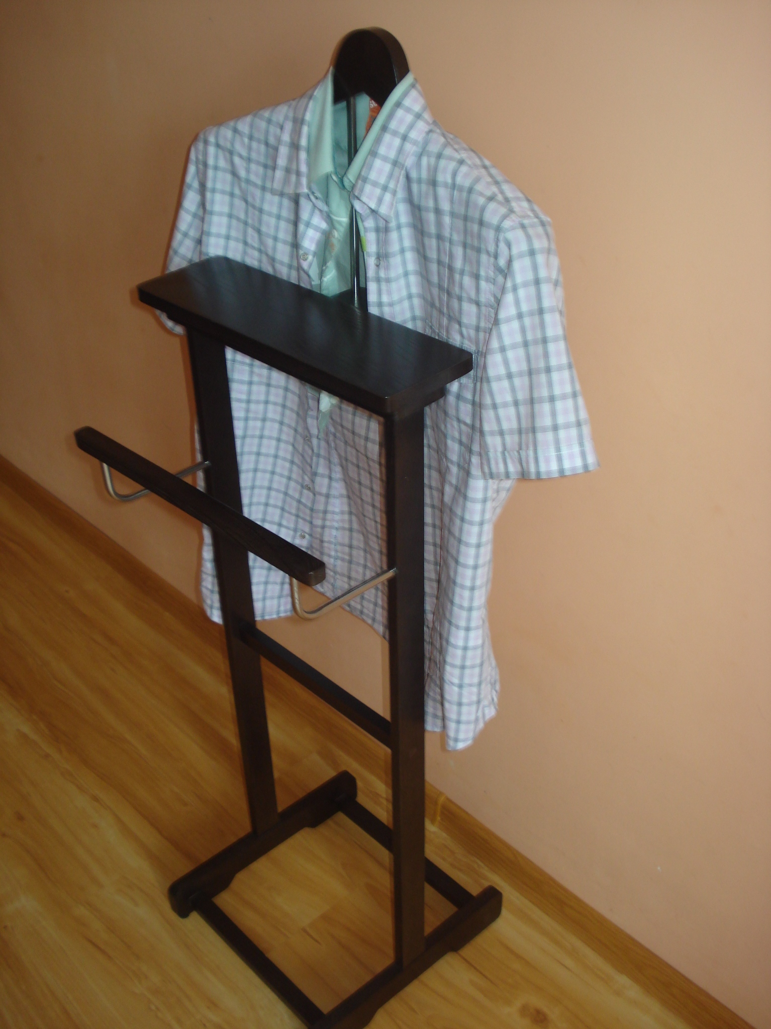 вешалка напольная для одежды на колесиках деревянная своими руками