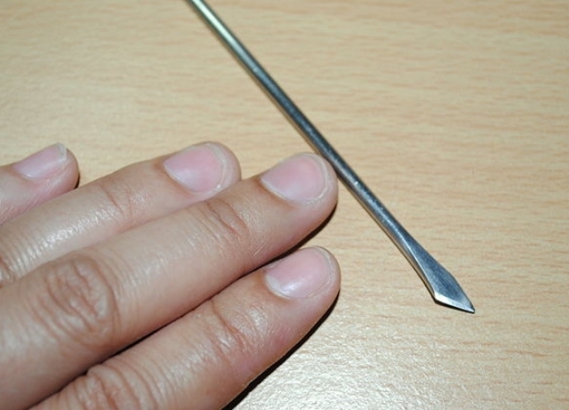 how to put on false nails 3
