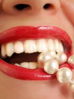 Откололся кусочек переднего зуба – что делать? 