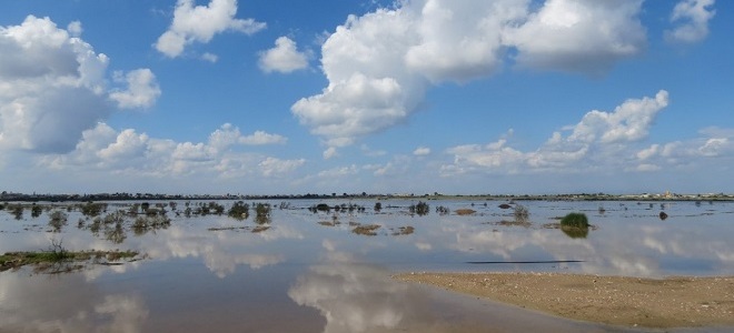 Озеро Паралимни в сезон дождей