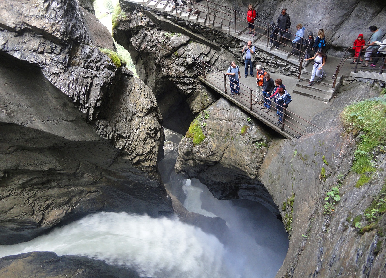 Staubbach Waterfall, Lauterbrunnen, Switzerland без смс