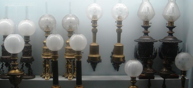 Коллекция керосиновых ламп в музее света