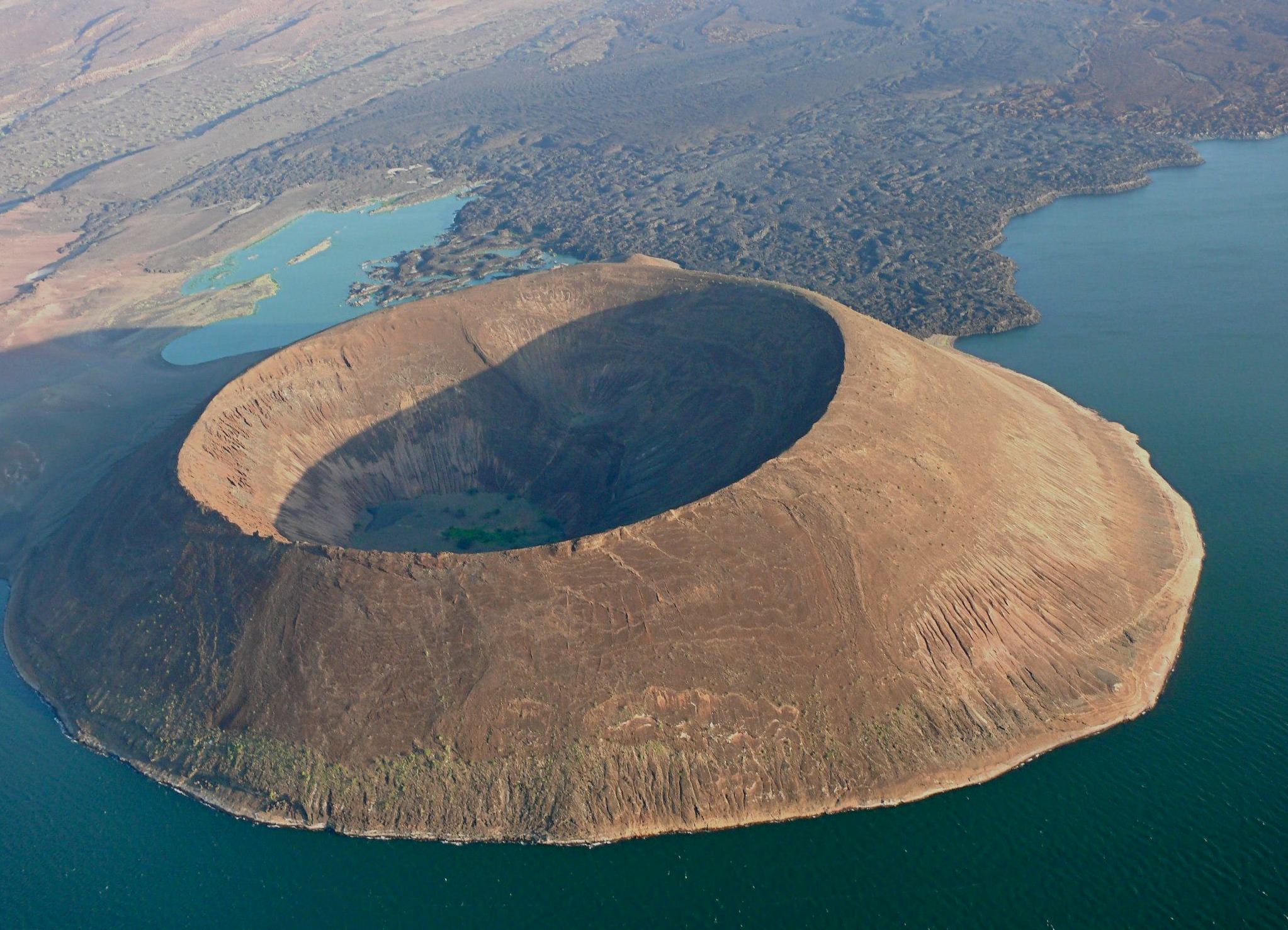 Озеро древний мир. Кратер Набийотум, Кения..