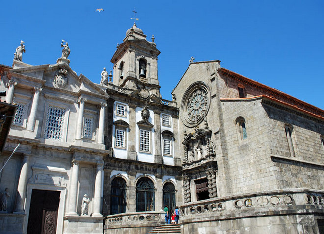 Архитектура церкви в стиле готики и барокко