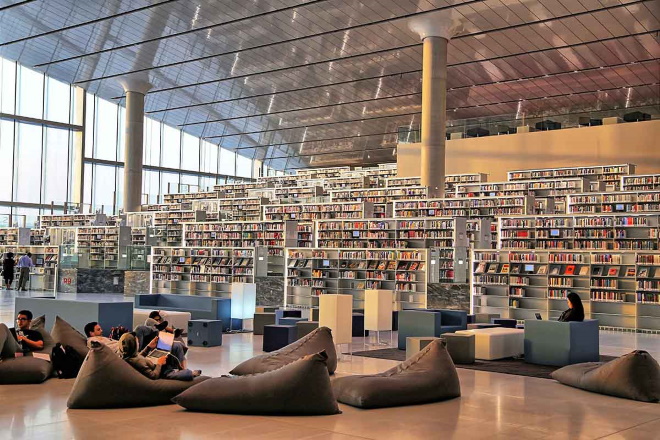 Библиотека может одновременно обслуживать несколько тысяч посетителей