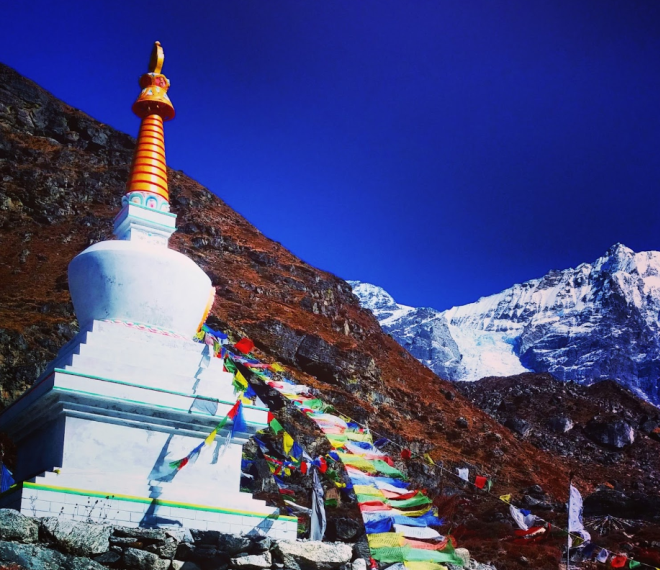 Буддистская ступа в горах