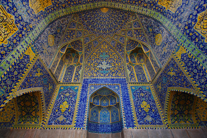 Декор стен в мечети