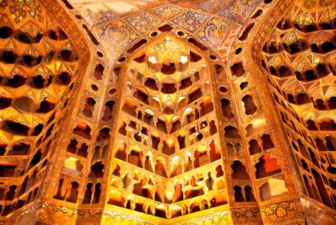 Декорирование стен мавзолея шейха