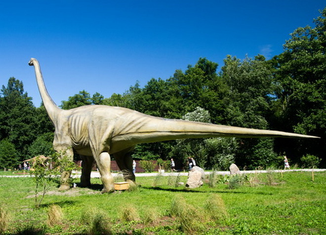 Для динозавров воссоздана их естественная среда обитания