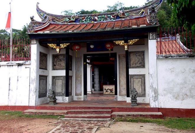 Другие храмы на территории Сэм Пу Конг