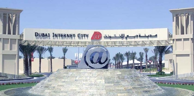 Dubai Internet City, один из торгов х центров на шоссе