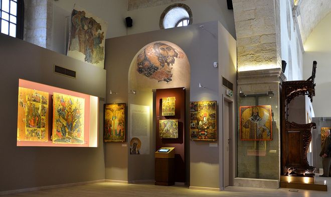 Экспонаты музея церковного искусства