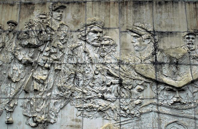 Фрагмент барельефа, высеченного на стенах мавзолея Че Гевары