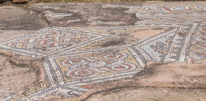 Фрагменты древней мозаики