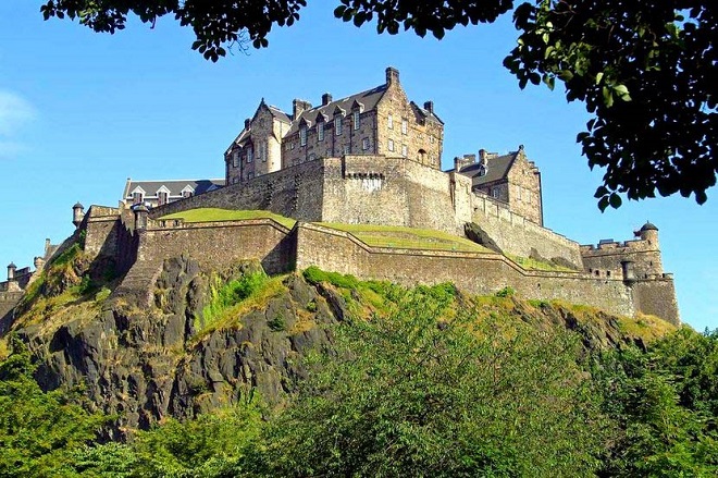 Где находится Эдинбургский замок