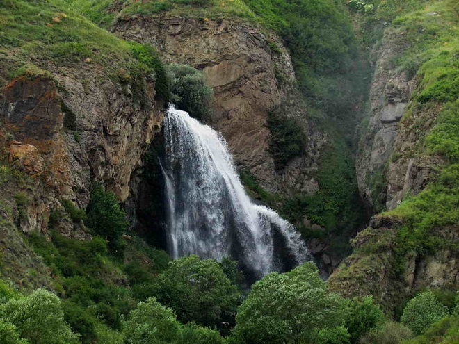 Где в Армении находится водопад Трчкан