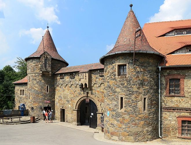 Главные ворота замка Чоха