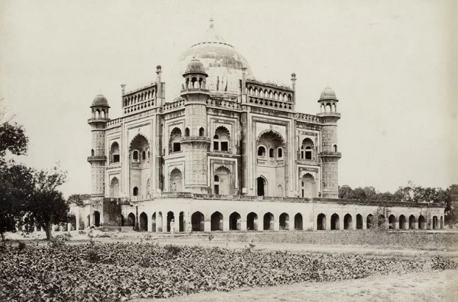 Гробница на фото XIX века