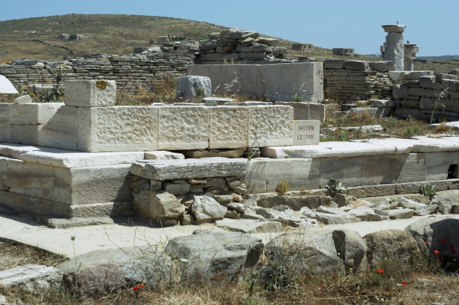 Храм Лето, которая родила на острове Аполлона и Артемиду