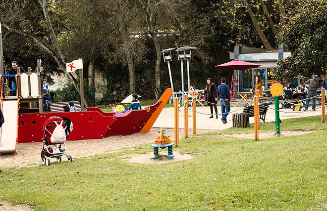 Игровая площадка для детей в парке