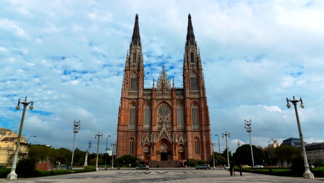 Кафедральный собор на Plaza Moreno