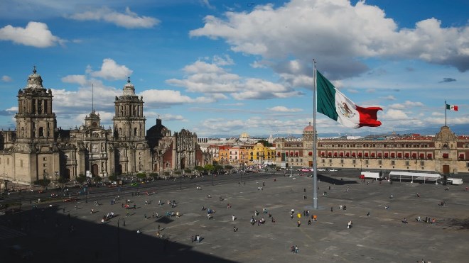 Кафедральный собор на площади Сокало в Мехико