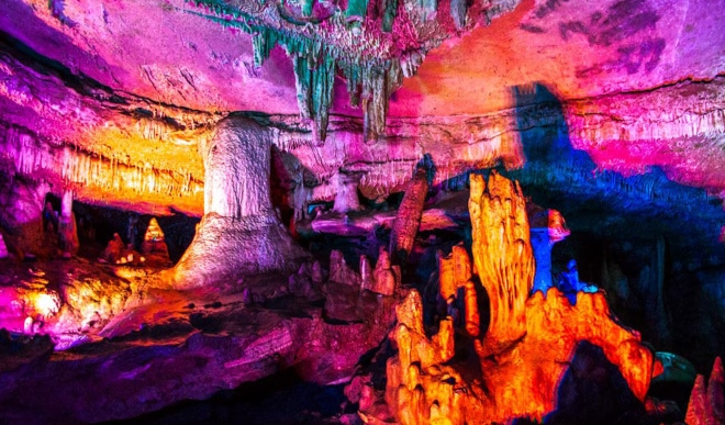 Карстовая пещера Сатаплиа