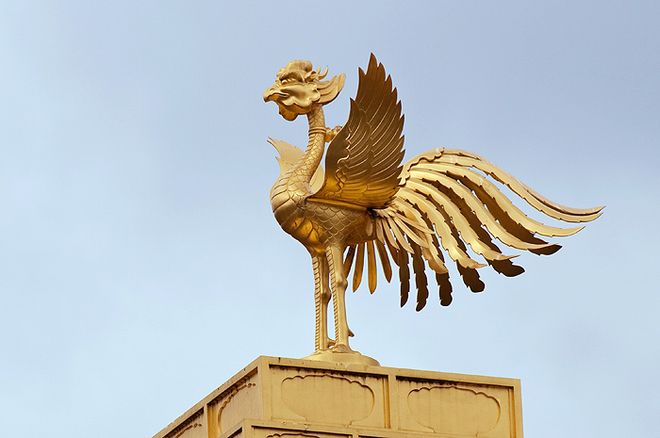 Китайский феникс, украшающий крышу Золотого павильона