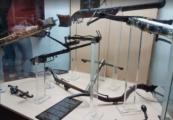 Коллекция старинного оружия