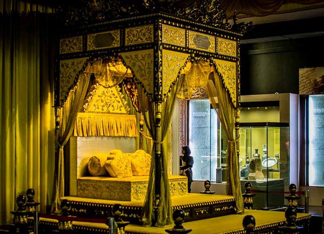 Комната султана в Istana Satu