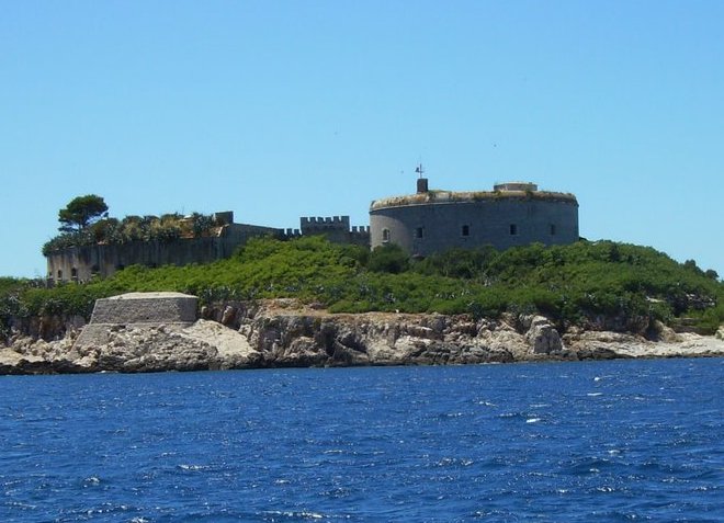 Крепость на острове Мамула