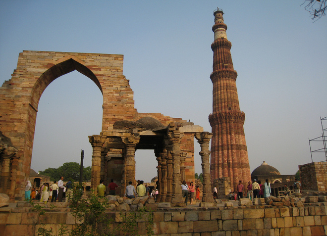 Кутб-Минар принадлежит к памятникам индуисткой или мусульманской архитектуры