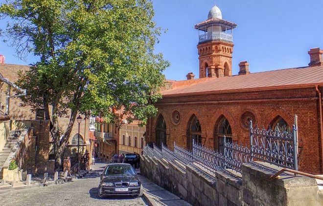 Минарет Джума-мечети в Тбилиси