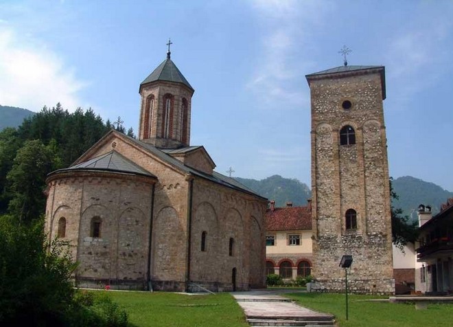Монастырь Рача - одно из самых красивых средневековых зданий