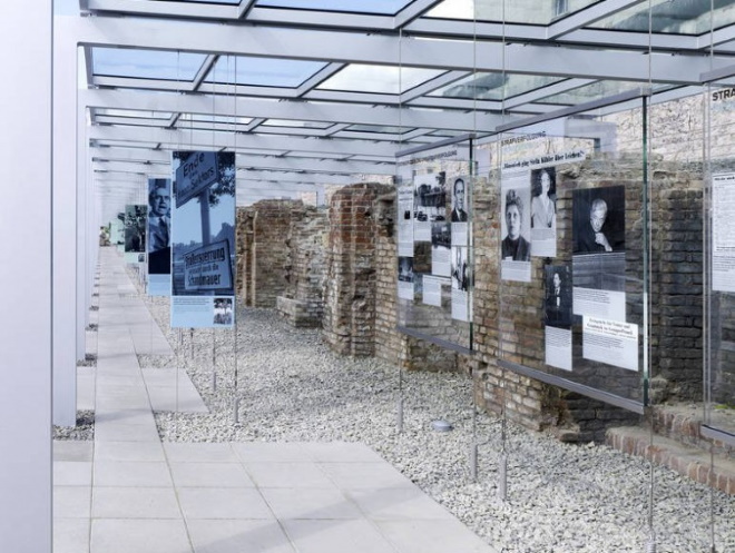 Музей содержит сотни тысяч документов, рассказывающих о зверствах нацистов