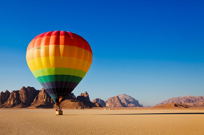 На воздушном шаре над пустыней