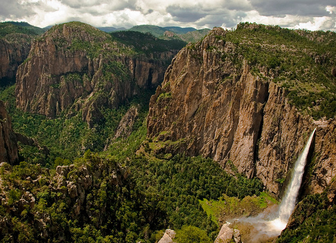 Национальный парк Басасеачи, в котором находится водопад